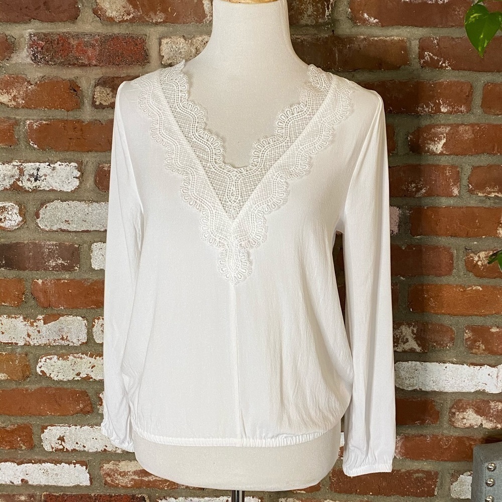 Express white lace V-neck long sleeve pull over top Size XS New with tags - Picture 2 of 8